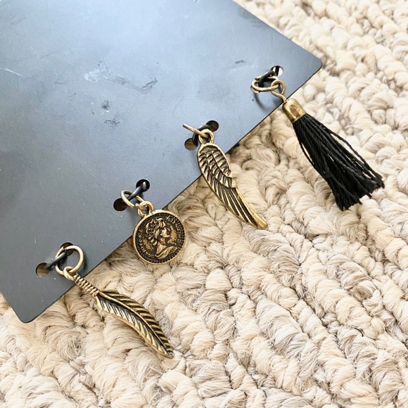 FOREVER 21 BURNISHED HOLD 4 NECKLACE CHARMS new - Picture 2 of 2